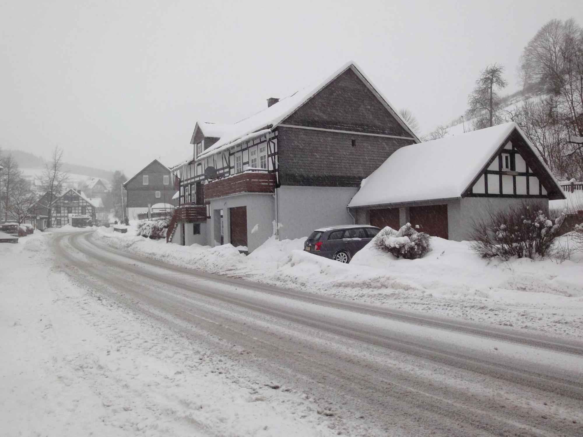 Cozy Holiday Home With Wifi In Hochsauerland Elpe Exteriör bild